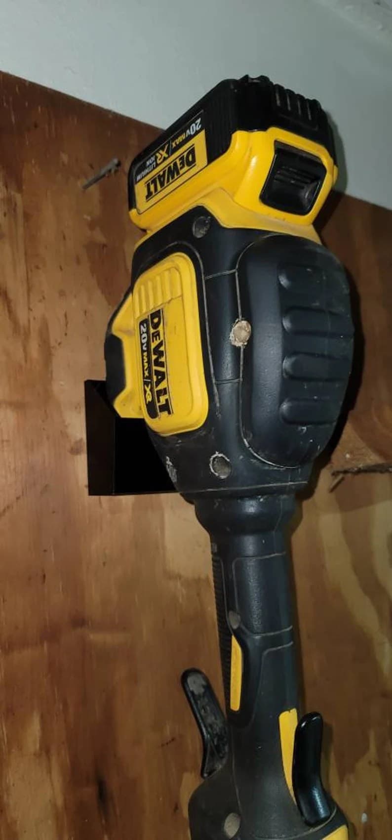 DeWalt String Trimmer/ Weed Eater (DCST920) Wall Mount